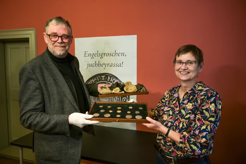 Der Evangelische Kirchengemeindeverband Lutherstadt Eisleben als Eigentümer hat die Münzen als Dauerleihgabe an die Kulturstiftung Sachsen-Anhalt übergeben.