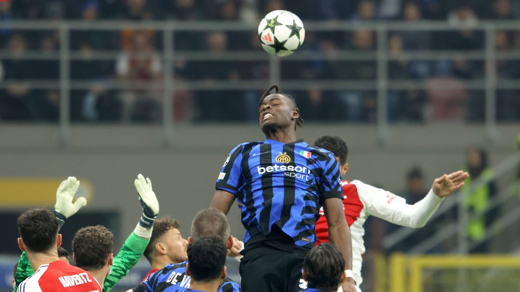 Er ragt heraus: Yann Aurel Bisseck gegen den FC Arsenal.