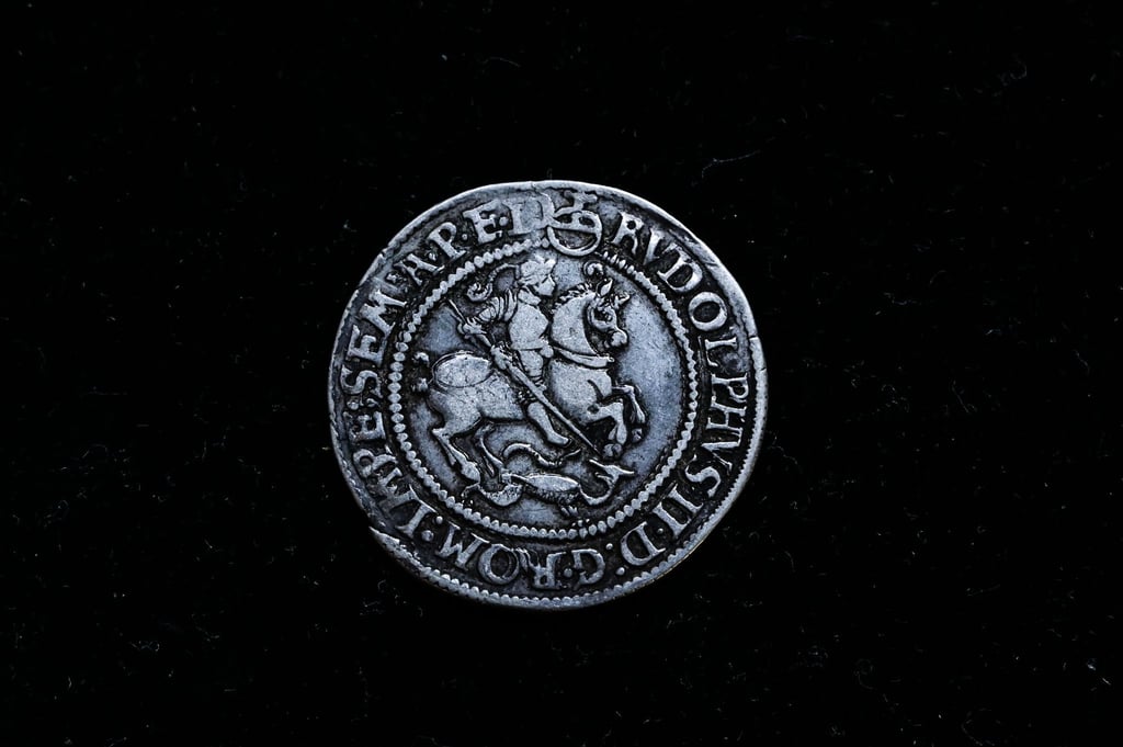 Eine seltene Silbermünze der Grafschaft Mansfeld gehört zum Schatzfund von Eisleben.