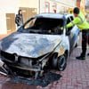 Der Pkw VW Golf des Ordnungsamtes der Verbandsgemeinde Egelner Mulde, der hinter dem Rathaus geparkt war, wurde ein Raub der Flammen.&nbsp;