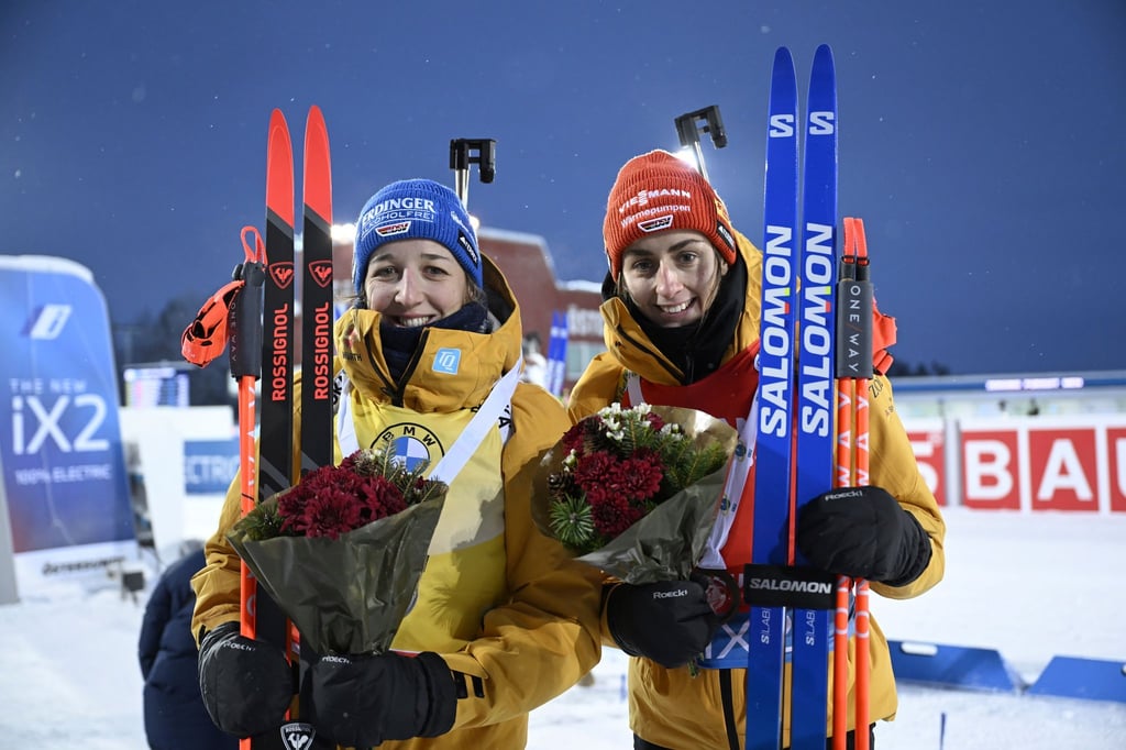 Vanessa Voigt (r) legte in der Vorbereitung auf die neue Biathlon-Saison eine mentale Pause ein.
