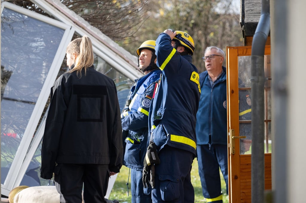 Das THW ist nach einer vermutlichen Explosion im Worms im Einsatz.