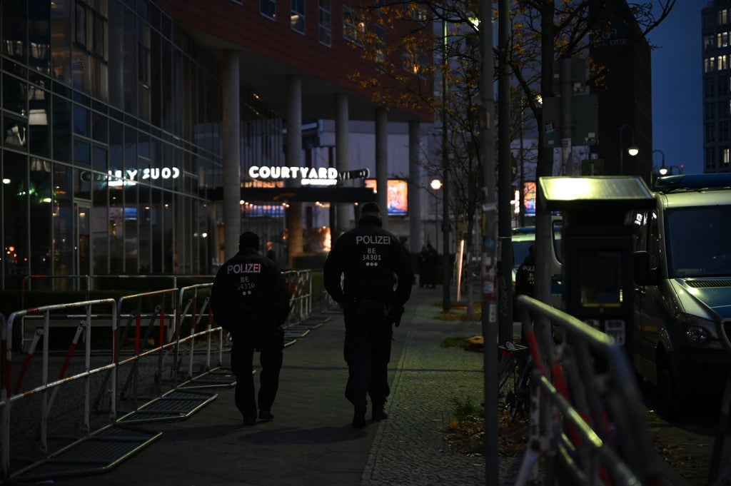 Auch das Hotel, in dem die Mannschaft aus Tel Aviv in Berlin wohnt, steht unter besonderem Schutz.