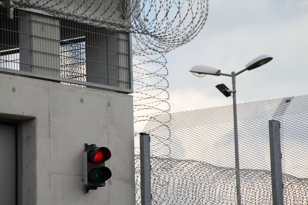In der JVA Burg in Sachsen-Anhalt hat es offenbar ein Sicherheitsleck gegeben.