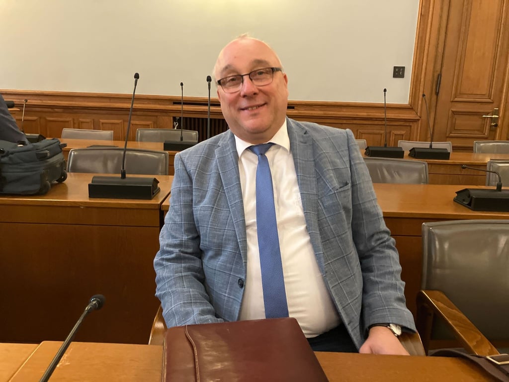 Das Gericht setzt die Verhandlung gegen AfD-Politiker Jens Maier fort. (Archivbild)