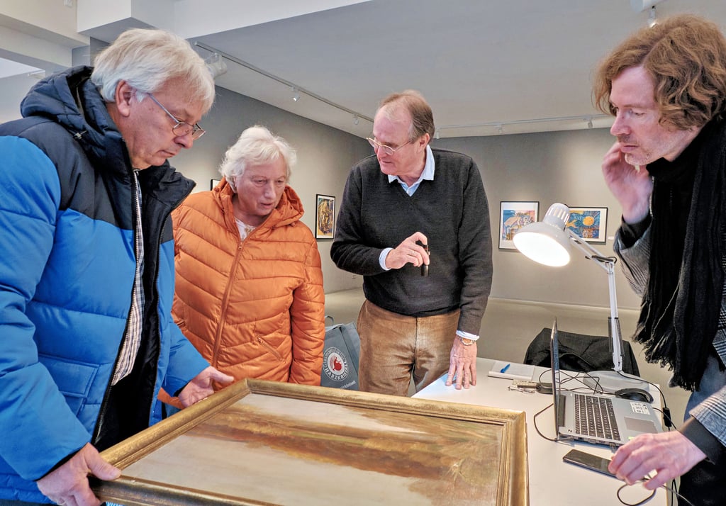 Ist das Erbstück wirklich Antik oder nur Kitsch: In Dessau geben bei „Kunst oder Kitsch“ Experten Auskunf. Dietmar und Silvia Grogoleit haben im letzten Jahr ein Gemälde von Wolfgang Savelsberg und Ruben Rebmann begutachten lassen.