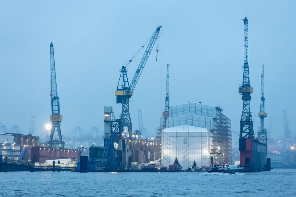 Beim deutschen Schiffbau und in der Hafenwirtschaft haben sich die Konjunkturerwartungen eingetrübt (Archivbild).