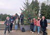 Die Kinder des Schulzentrums Könnern haben ihren Weihnachtsbaum geschmückt.