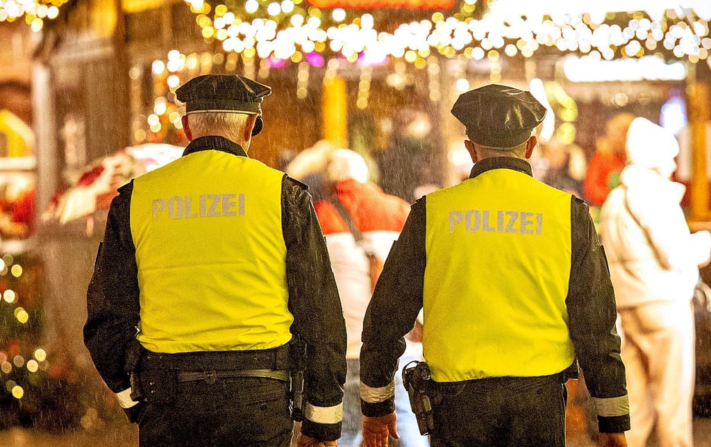 Die Polizei darf nach einer Verordnung des Landes anlasslose Kontrollen auf Weihnachtsmärkten vornehmen.