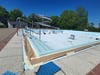 Das große Nichtschwimmerbecken im Freibad Derenburg während der Sanierungsarbeiten Anfang 2024.