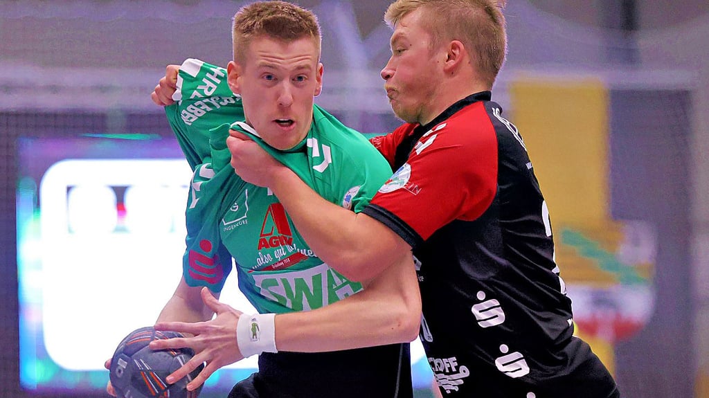 Der HC Aschersleben, hier mit Ole Schreier am Ball, muss sich am Sonntag ab 16 Uhr beim Regionalliga-Zweiten HSV Bad Blankenburg beweisen.
