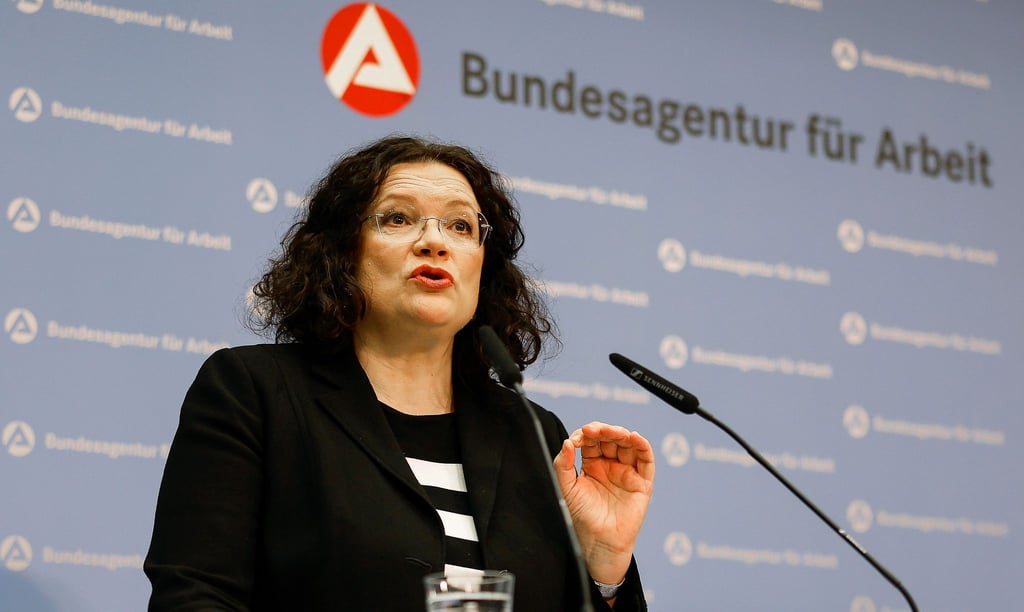 Die Arbeitslosigkeit in Deutschland ist im November saisonbedingt leicht gesunken (Archivbild).