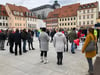 Der Weißenfelser Marktplatz, wo nun der Weihnachtsmarkt aufgebaut ist, ist ein beliebter Ort für Demonstrationen wie hier während der Corona-Pandemie.