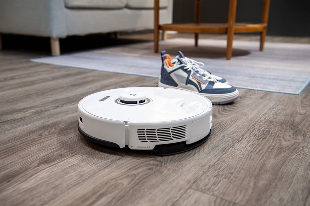Smart mit Datenschutz: Smarte Geräte mit Mikrofon und Kamera, die unbemerkt aufnehmen und Daten drahtlos übertragen, sind in Deutschland nur erlaubt, wenn sie Warnsignale geben und keine heimlichen Aufnahmen ermöglichen.