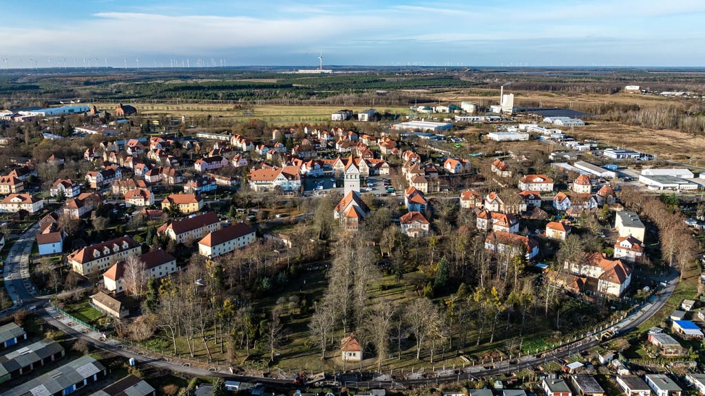Mit einer Durchschnittstemperatur von 10,9 Grad war der Herbst in Brandenburg dem Deutschen Wetterdienst (DWD) zufolge ungewöhnlich warm.