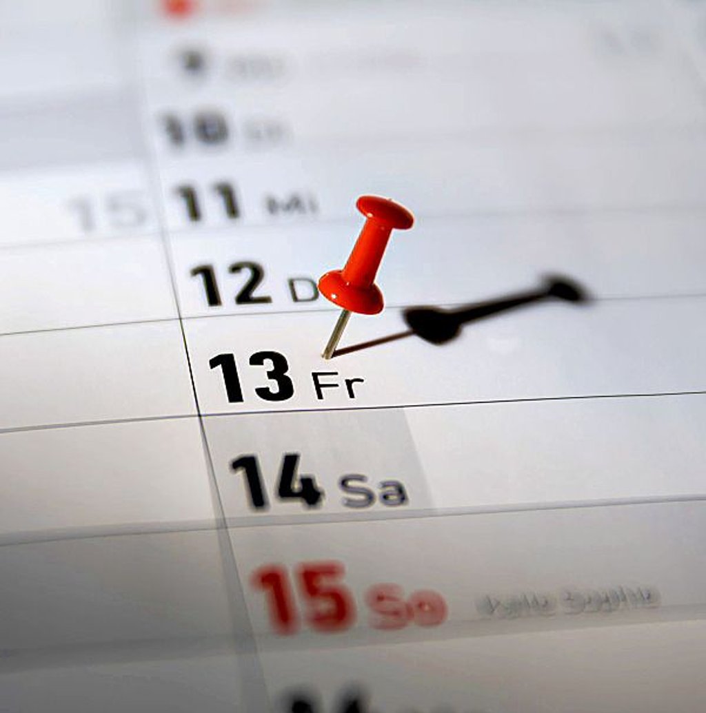 Der Sitzungskalender für 2025 sorgt im Stadtrat von Oschersleben für Diskussionen.