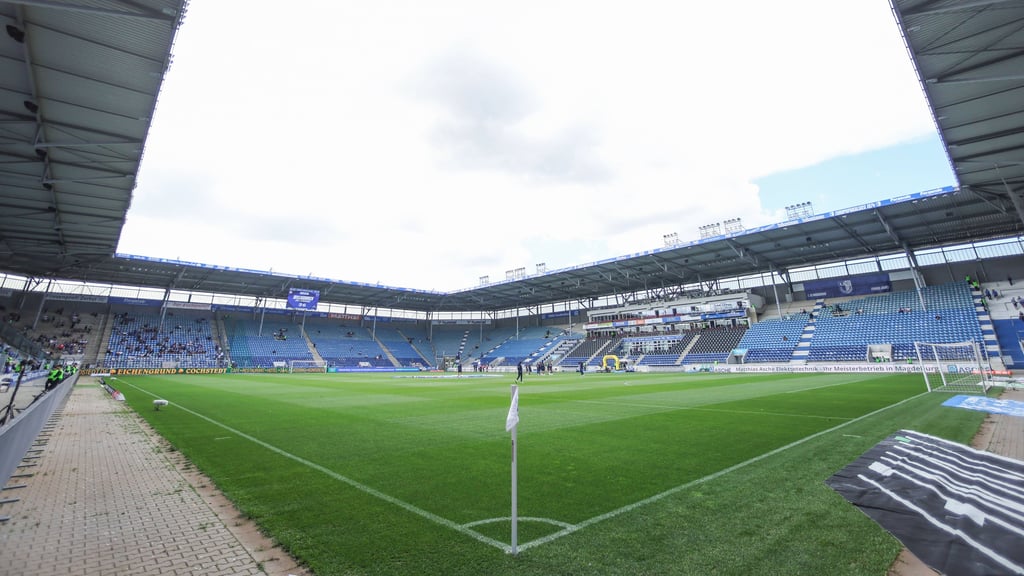 Die Avnet-Arena, Heimspielstätte des FCM in der 2. Bundesliga, bekommt im Sommer 2025 eine neue Lautsprecheranlage.