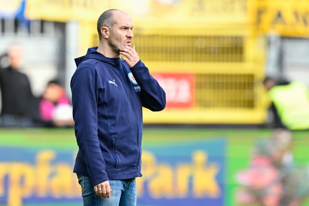 Hat kaum noch gesunde Spieler: Braunschweigs Trainer Daniel Scherning.