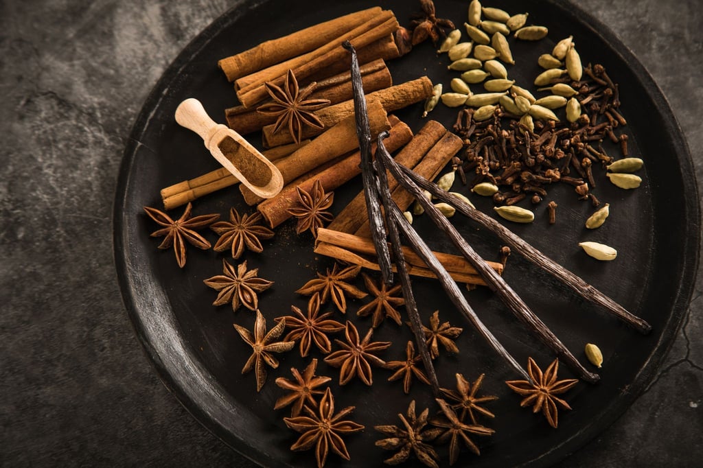 Zimt, Sternanis, Kardamom, Gewürznelken und Vanille sind aus der Weihnachtsküche nicht wegzudenken.