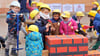 Fleißige Handwerker gibt es in  Seyda genug. Die Kinder aus dem  „Spatzennest“ bauen  ruckzuck  eine neue  Sporthalle.   