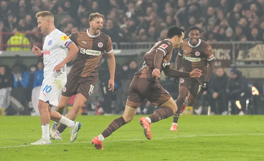 Saliakas jubelt über das erste Heimtor von St. Pauli