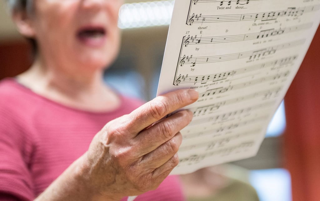 Ganz im Moment, verschmolzen mit der Musik: Singen hat nicht nur positive Auswirkungen auf den Körper, sondern auch auf die Psyche.