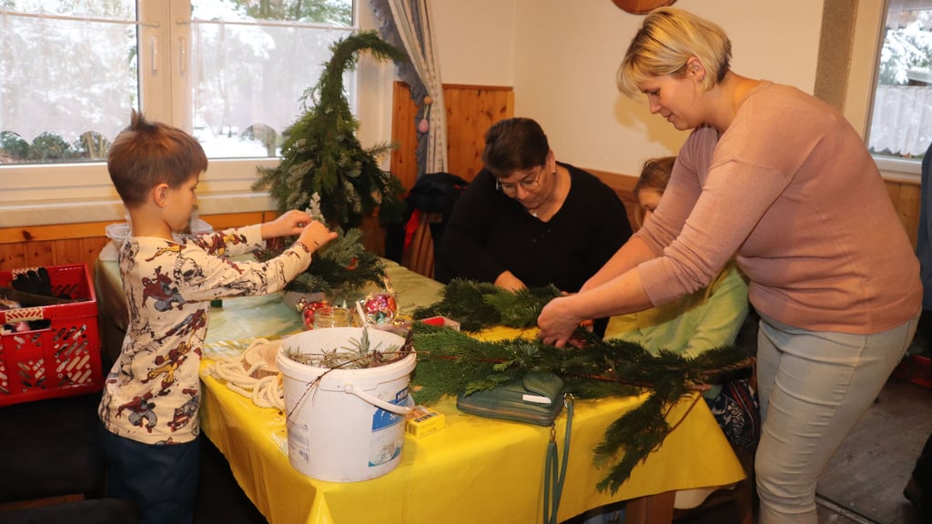 In der Jagdhütte in Güsen wird wie schon im vergangenen Jahr (Bild) auch diesmal wieder zum Advent-Basteln eingeladen.
