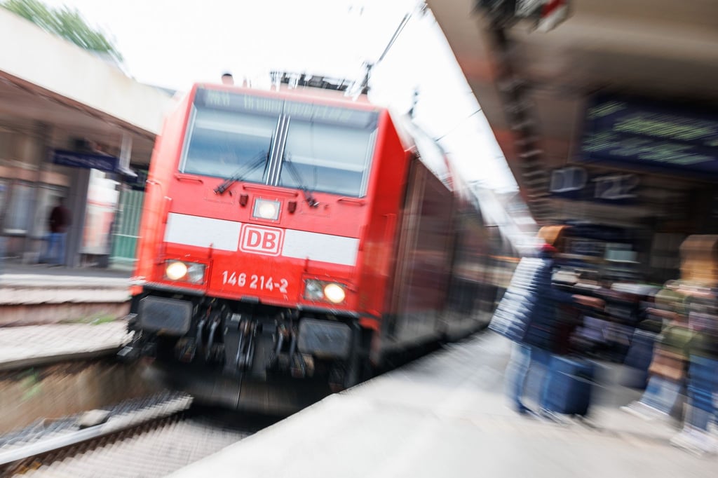 Der Basispreis des Niedersachsen-Tickets für den Nahverkehr steigt um einen Euro auf 28 Euro. (Archivbild)