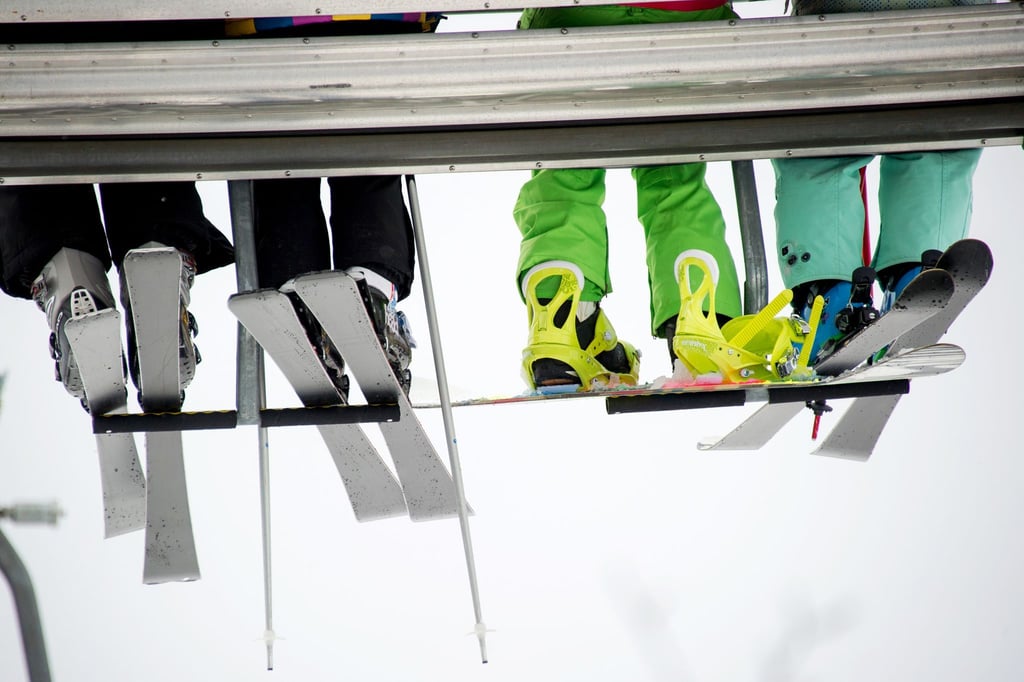 Die Bretter, die über den Pistenspaß entscheiden: Der Kauf eigener Ski bietet langfristige Vorteile wie weniger Kosten und vertraute Fahreigenschaften.