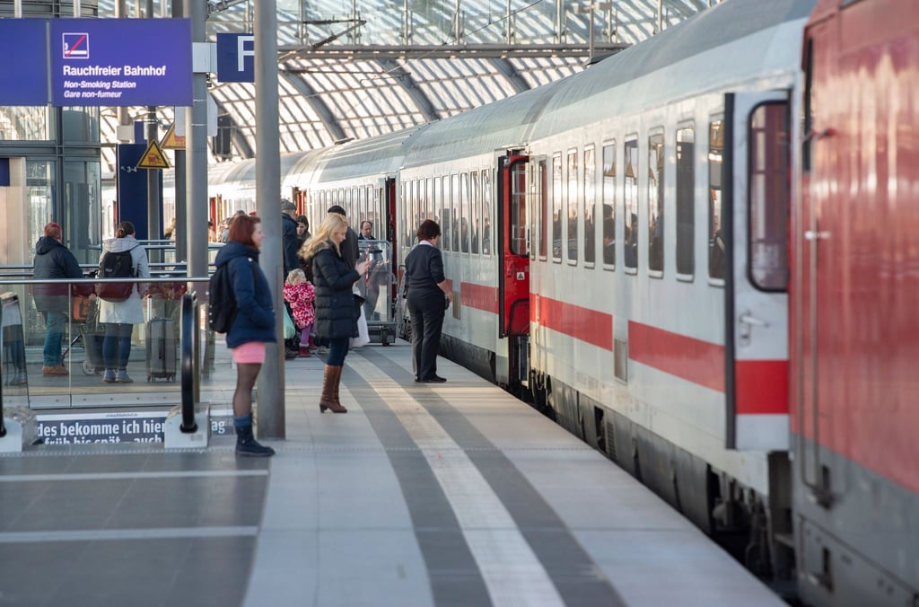 Bahnfahrer können sich voraussichtlich über eine wieder freie Strecke freuen. (Archivbild)