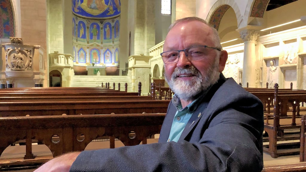 Ulrich Kuntz engagiert sich vielfältig in der Kirchengemeinde St. Cyriakus in Gernrode. Dafür wurde er mit dem Anhalter Kreuz geehrt.