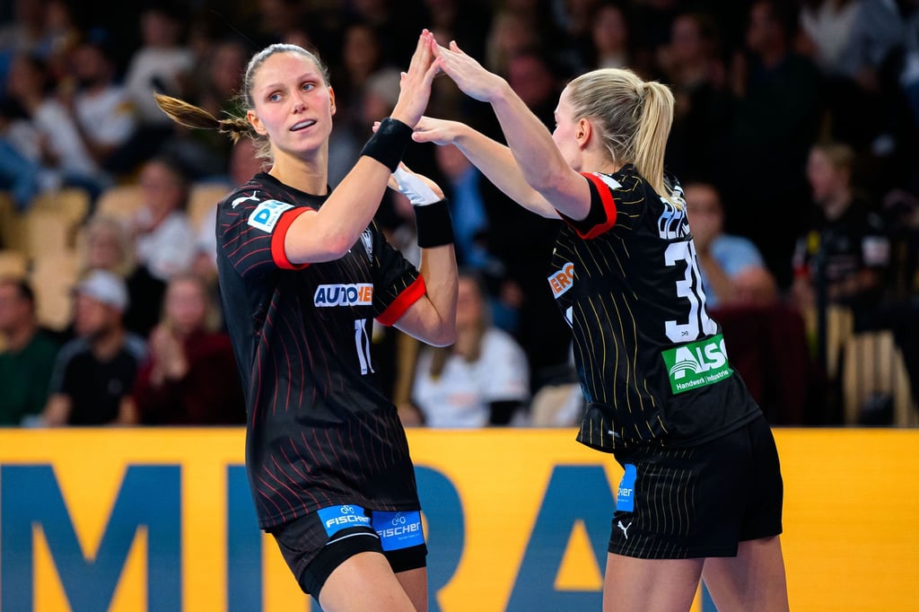 Deutschlands Handballerinnen sind mit einem Sieg gegen die Ukraine in die EM gestartet.