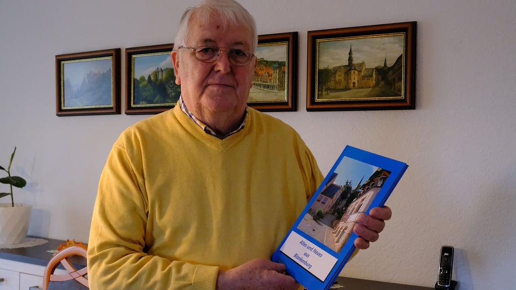 Hans-Jürgen Bösche mit seinem neuen Buch "Altes und Neues aus Blankenburg".