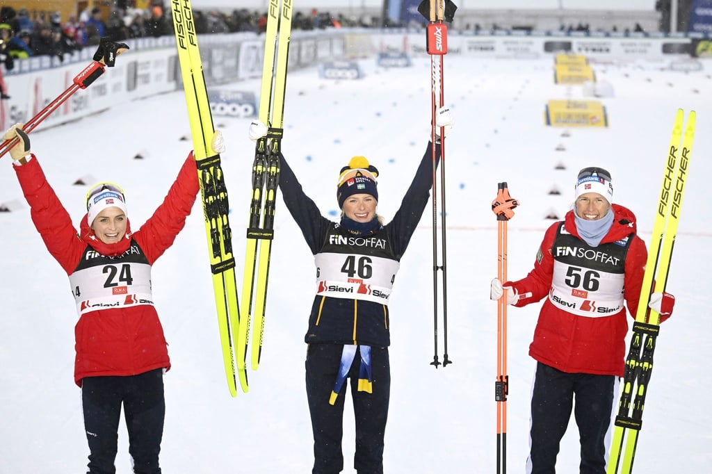 Frida Karlsson (M) triumphiert zum Auftakt in die neue Langlauf-Weltcup-Saison.