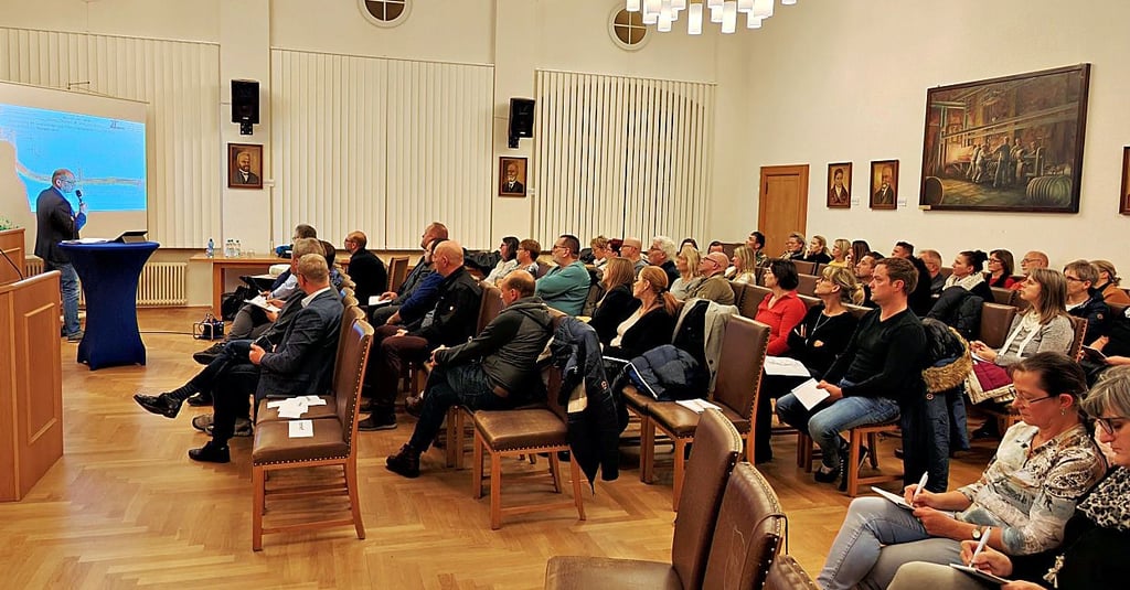 Viele Bürger und Geschäftsinhaber sind zum Forum im Rathaus gekommen. Dort stellte Jörg Littman das Großprojekt vor.