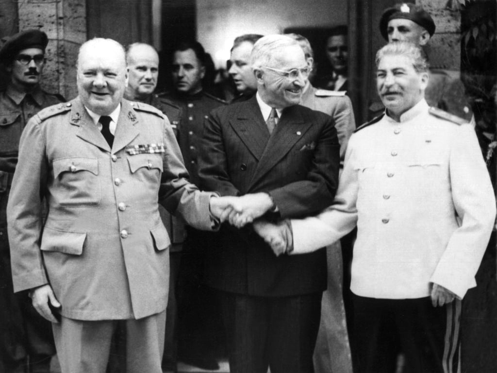 Trotz seines Erfolgs im Weltkrieg wurde Churchill (l.) kurz nach Kriegsende abgewählt. (Archivbild)
