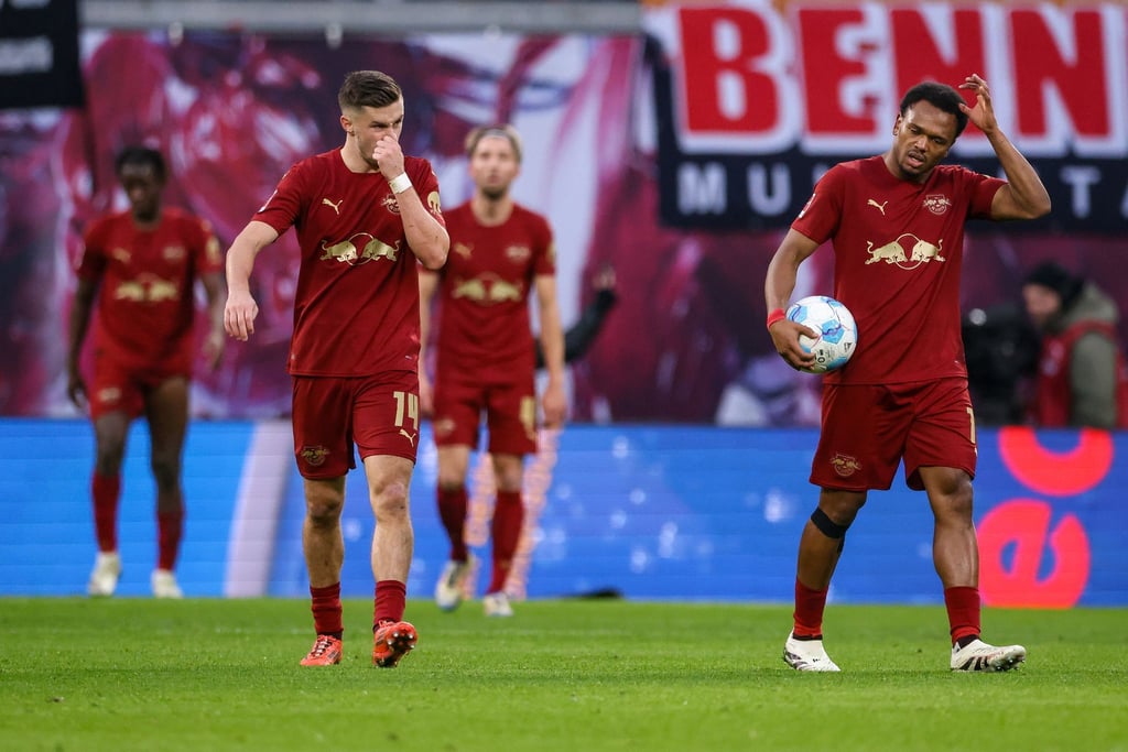 0:3 im eigenen Stadion zur Halbzeit. RB Leipzig ist komplett von der Rolle.