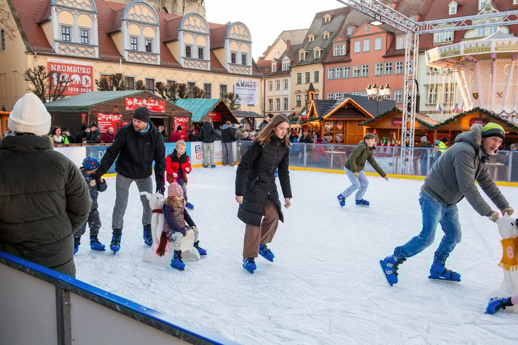 Schon am frühen Nachmittag war die Eisbahn gut gefüllt.