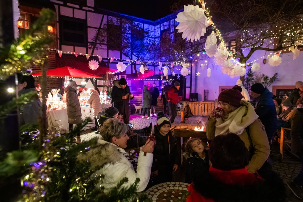 Lichtermeer im Sparte-Hof.