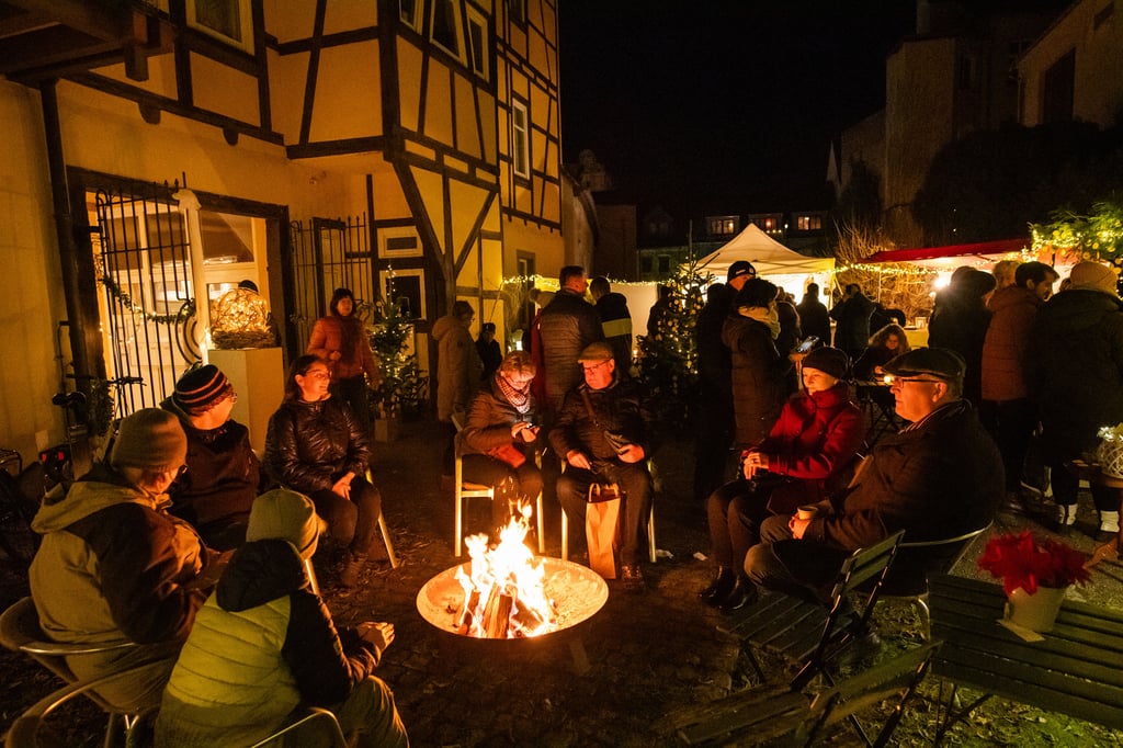 Am Lagerfeuer wurden  bei Philine Görnandt später auch Weihnachtslieder mit Claudia und Thomas Wahlbuhl gesungen.