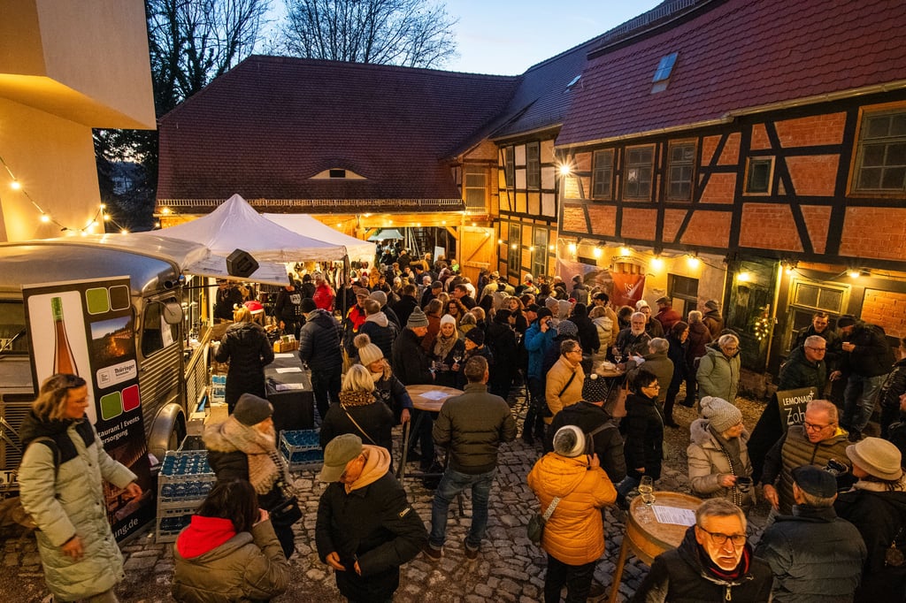 Neuer Hof: Torsten General und sein Team schenkten am Steinweg, unweit des Doms aus.