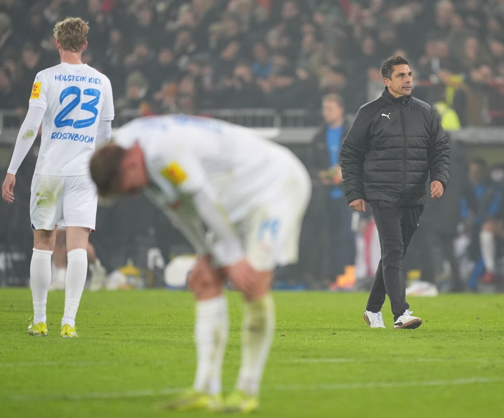 Jobgarantie für Kiel-Trainer Marcel Rapp (r).