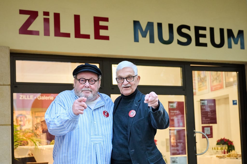 Zur Wiedereröffnung kamen Schauspieler Walter Plathe (l.) und Zilles Urenkel Heinjörg Preetz-Zille.