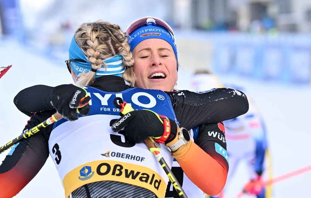 Grund zur Freude: Katharina Hennig (r) und Victoria Carl sind mit ihrem Saisonstart zufrieden.