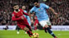 Liverpools Torschütze Mohamed Salah im Duell mit Man Citys Ilkay Gündogan