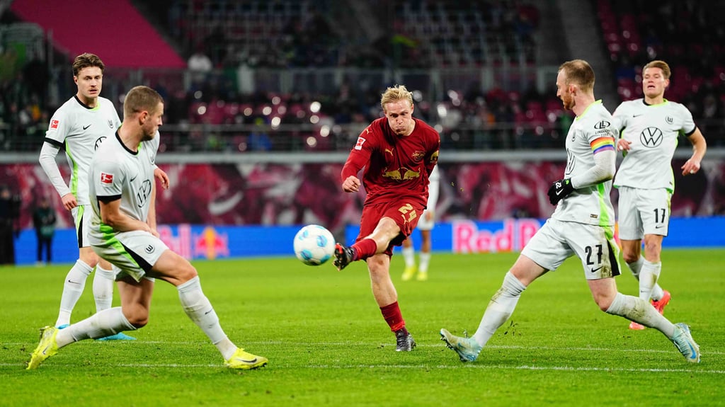 Xaver Schlager mit einem Tribünenschuss bei seinem Comeback für RB Leipzig