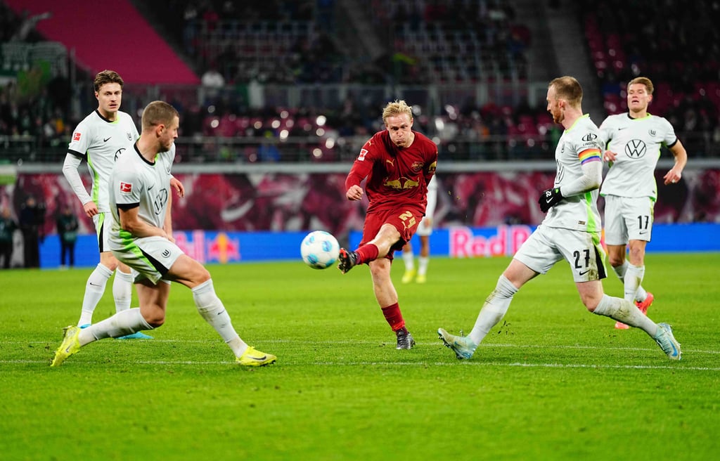 Xaver Schlager mit einem Tribünenschuss bei seinem Comeback für RB Leipzig