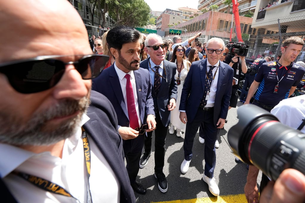 Fia-Boss Mohammed Ben Sulayem (2.v.l) schlägt im Zoff mit den Fahrern zurück.