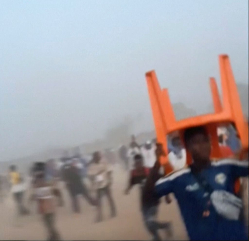 Bei einer Massenpanik in einem Fußballstadion in Guinea kamen 56 Menschen ums Leben.