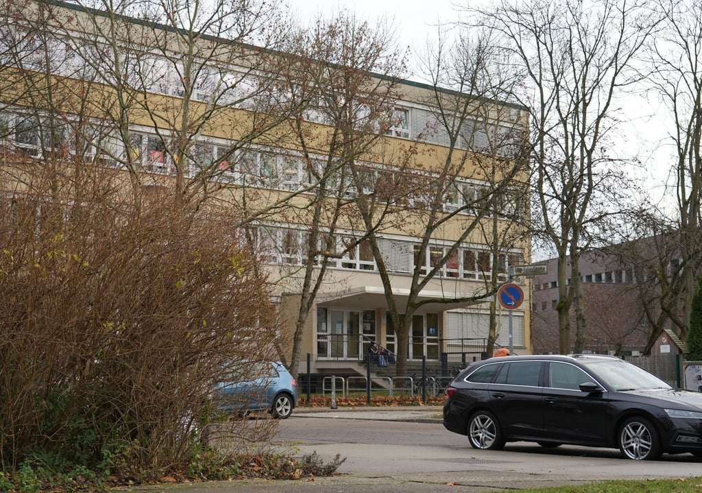An der Georg-Zacharias-Schule in Berlin-Weißensee sind zahlreiche Kinder durch Reizgas verletzt worden.